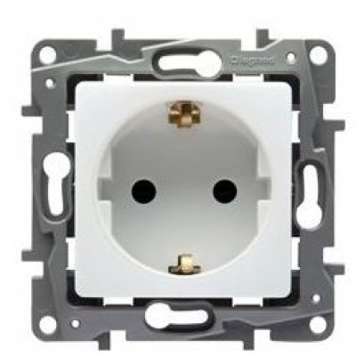 Priza schuko 2P+T 16A cu CP Legrand Niloe, alba