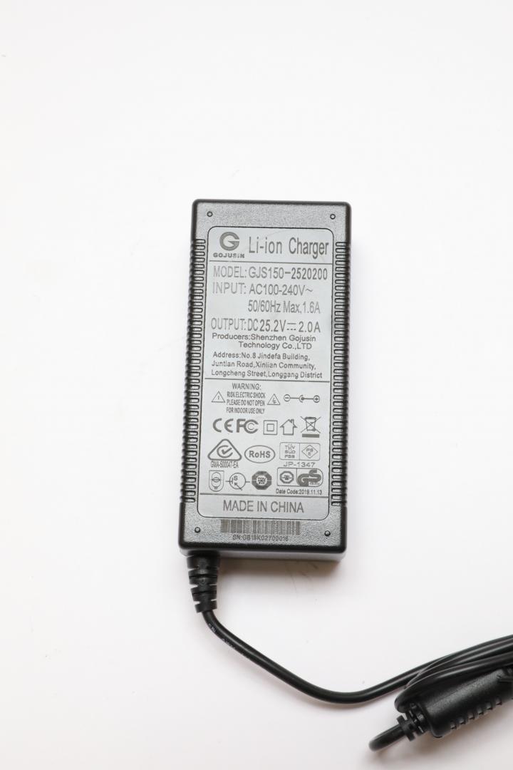 Încărcător Baterie Trotinetă Scandal Carbon - Original - imagine 3