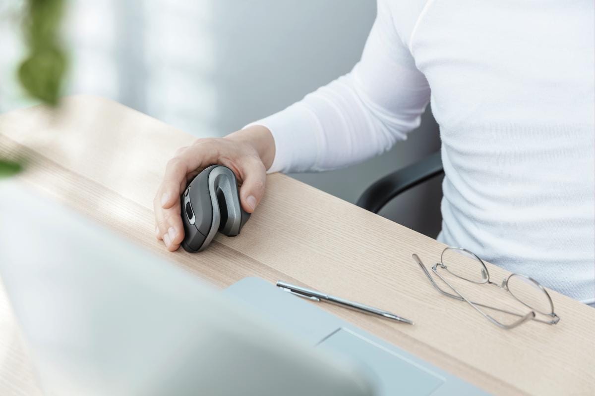 Mouse Trust Verro Ergonomic Wireless Negru - Protejează Încheietura - imagine 8